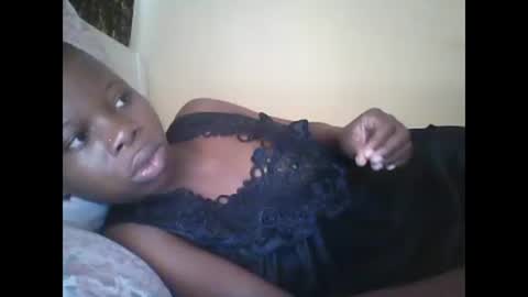 Snapshot of slim_petite_ebony chatting on December 13, 7:47 am slim_petite_ebony online show from December 13, 7:47 am
