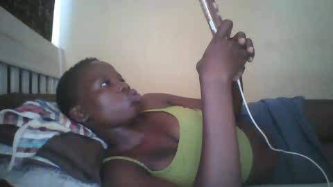 Snapshot of slim_petite_ebony chatting on December 17, 11:49 am slim_petite_ebony online show from December 17, 11:49 am