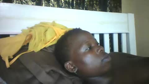 Snapshot of slim_petite_ebony chatting on December 17, 8:54 pm slim_petite_ebony online show from December 17, 8:54 pm
