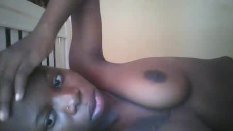 Snapshot of slim_petite_ebony chatting on December 18, 10:19 am slim_petite_ebony online show from December 18, 10:19 am