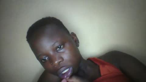 Snapshot of slim_petite_ebony chatting on December 22, 2:28 am slim_petite_ebony online show from December 22, 2:28 am