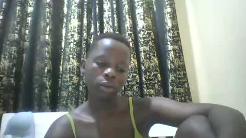 Snapshot of slim_petite_ebony chatting on December 29, 1:02 am slim_petite_ebony online show from December 29, 1:02 am