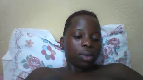 Snapshot of slim_petite_ebony chatting on January 8, 1:21 am slim_petite_ebony online show from January 8, 1:21 am