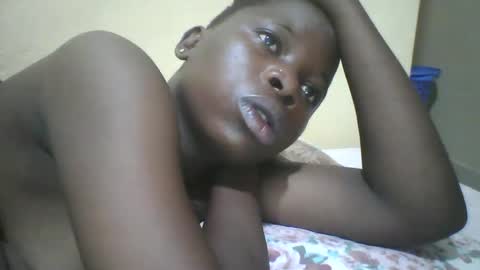 Snapshot of slim_petite_ebony chatting on January 23, 1:41 am slim_petite_ebony online show from January 23, 1:41 am