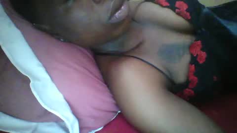 Snapshot of slim_petite_ebony chatting on February 19, 7:06 am slim_petite_ebony online show from February 19, 7:06 am