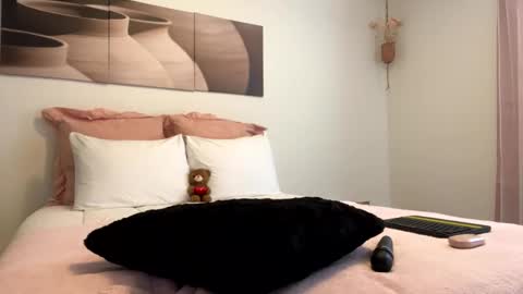 Snapshot of slimaddictionxxx chatting on March 7, 8:50 pm Barbie Stylebender online show from March 7, 8:50 pm