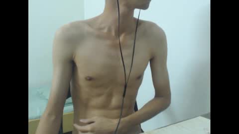 Snapshot of slimboner89 chatting on January 5, 2:19 pm slimboner89 online show from January 5, 2:19 pm