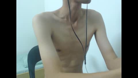 Snapshot of slimboner89 chatting on January 12, 12:55 pm slimboner89 online show from January 12, 12:55 pm