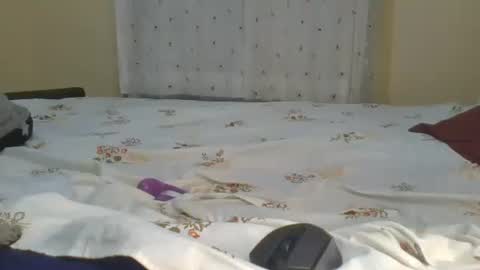 slimgal253 online show from April 25, 1:41 pm