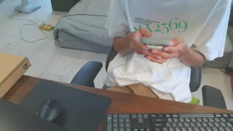 Snapshot of slimslimxxx chatting on August 2, 7:51 am slimslimxxx online show from August 2, 7:51 am