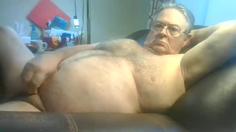 Snapshot of slippery_duck chatting on January 26, 2:19 pm slippery_duck online show from January 26, 2:19 pm
