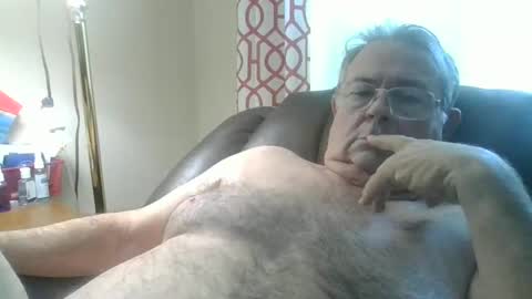 Snapshot of slippery_duck chatting on January 27, 2:24 pm slippery_duck online show from January 27, 2:24 pm