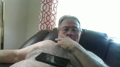 Snapshot of slippery_duck chatting on February 4, 3:57 pm slippery_duck online show from February 4, 3:57 pm