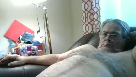Snapshot of slippery_duck chatting on February 22, 1:35 pm slippery_duck online show from February 22, 1:35 pm
