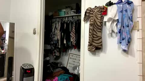 Snapshot of slum1989 chatting on January 14, 1:36 am slum1989 online show from January 14, 1:36 am