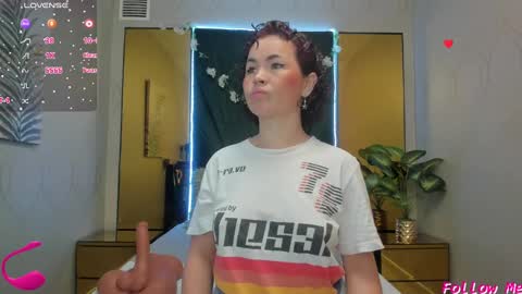 Snapshot of slut_milf4u chatting on December 17, 11:49 am Paola online show from December 17, 11:49 am