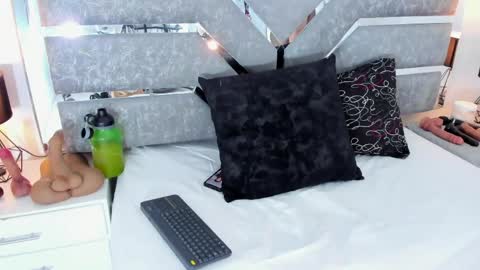 slut_milf_ online show from May 1, 11:15 am