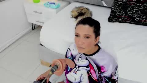 slut_milf_ online show from May 6, 7:19 pm