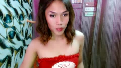 Snapshot of slutqueen_raz chatting on June 25, 7:24 am Raz online show from June 25, 7:24 am