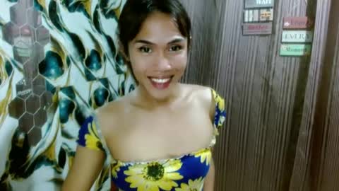 Snapshot of slutqueen_raz chatting on June 27, 10:53 am Raz online show from June 27, 10:53 am