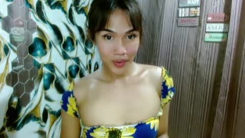 Snapshot of slutqueen_raz chatting on June 27, 1:06 pm Raz online show from June 27, 1:06 pm