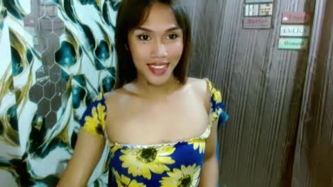 Snapshot of slutqueen_raz chatting on July 1, 8:27 am Raz online show from July 1, 8:27 am