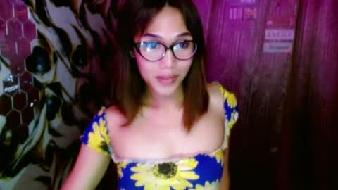Snapshot of slutqueen_raz chatting on July 4, 6:03 pm Raz online show from July 4, 6:03 pm