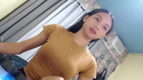 Snapshot of sluttychie chatting on April 1, 12:44 am CHIE CHIE online show from April 1, 12:44 am