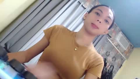 Snapshot of sluttychie chatting on April 5, 10:01 am CHIE CHIE online show from April 5, 10:01 am