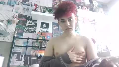 sluttyfemtwinky online show from February 19, 8:27 pm