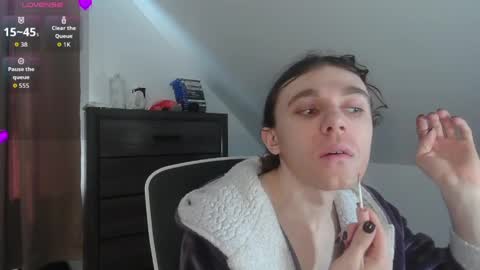 Natsu online show from April 2, 4:04 pm