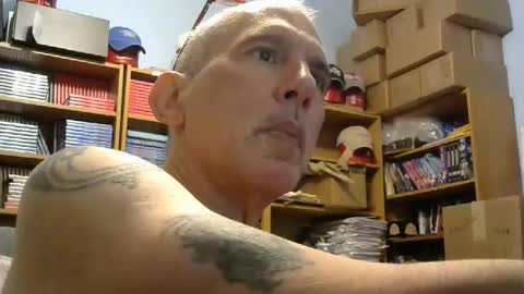 Snapshot of sluttyslave81 chatting on April 27, 6:11 am sluttyslave81 online show from April 27, 6:11 am