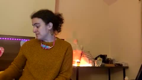 SluttySuzie17 online show from May 13, 9:44 pm