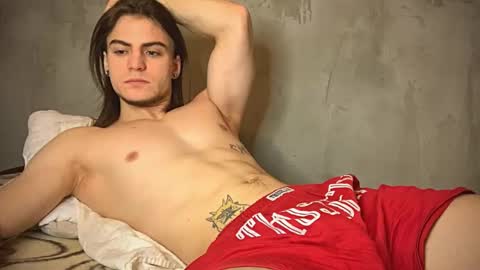 Snapshot of sly_gus chatting on December 10, 7:37 am Gus online show from December 10, 7:37 am