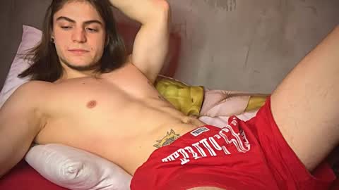 Snapshot of sly_gus chatting on December 18, 3:55 pm Gus online show from December 18, 3:55 pm