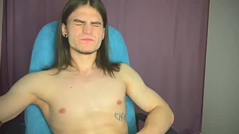 Snapshot of sly_gus chatting on January 12, 8:14 pm Gus online show from January 12, 8:14 pm