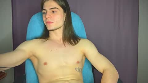 Snapshot of sly_gus chatting on January 14, 7:43 pm Gus online show from January 14, 7:43 pm
