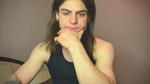 Snapshot of sly_gus chatting on February 3, 5:35 pm Gus online show from February 3, 5:35 pm