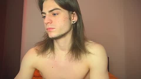 Snapshot of sly_gus chatting on February 18, 5:53 pm Gus online show from February 18, 5:53 pm