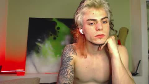 Snapshot of sly_gus chatting on September 12, 2:06 pm Gus online show from September 12, 2:06 pm