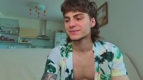 Snapshot of sly_gus chatting on June 26, 9:46 am Gus online show from June 26, 9:46 am