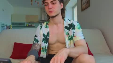 Snapshot of sly_gus chatting on June 28, 8:53 am Gus online show from June 28, 8:53 am