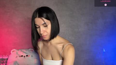 Snapshot of smaillev chatting on May 4, 10:33 am Melani online show from May 4, 10:33 am