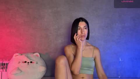 Snapshot of smaillev chatting on May 19, 9:15 am Melani online show from May 19, 9:15 am