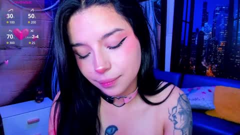 Snapshot of small__naughty chatting on December 5, 5:17 pm Mariana Torres online show from December 5, 5:17 pm