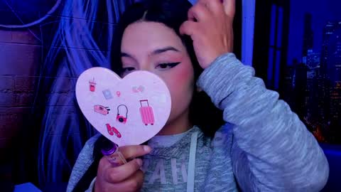 Snapshot of small__naughty chatting on December 7, 1:18 pm Mariana Torres online show from December 7, 1:18 pm