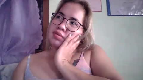 Lovewella online show from September 23, 3:42 am