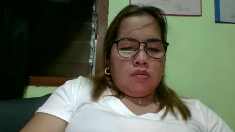 Snapshot of small_boobs59 chatting on April 7, 3:34 pm Lovewella online show from April 7, 3:34 pm