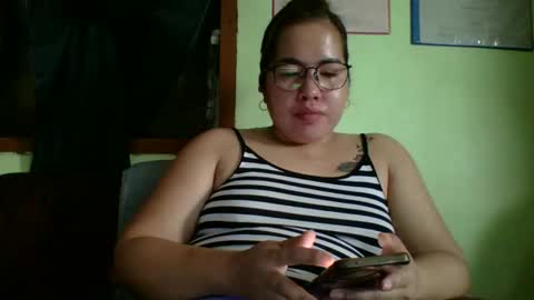 Snapshot of small_boobs59 chatting on April 10, 2:17 am Lovewella online show from April 10, 2:17 am