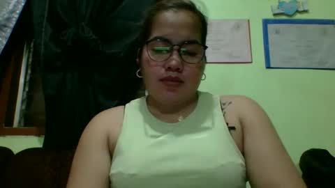 Snapshot of small_boobs59 chatting on April 10, 3:06 pm Lovewella online show from April 10, 3:06 pm